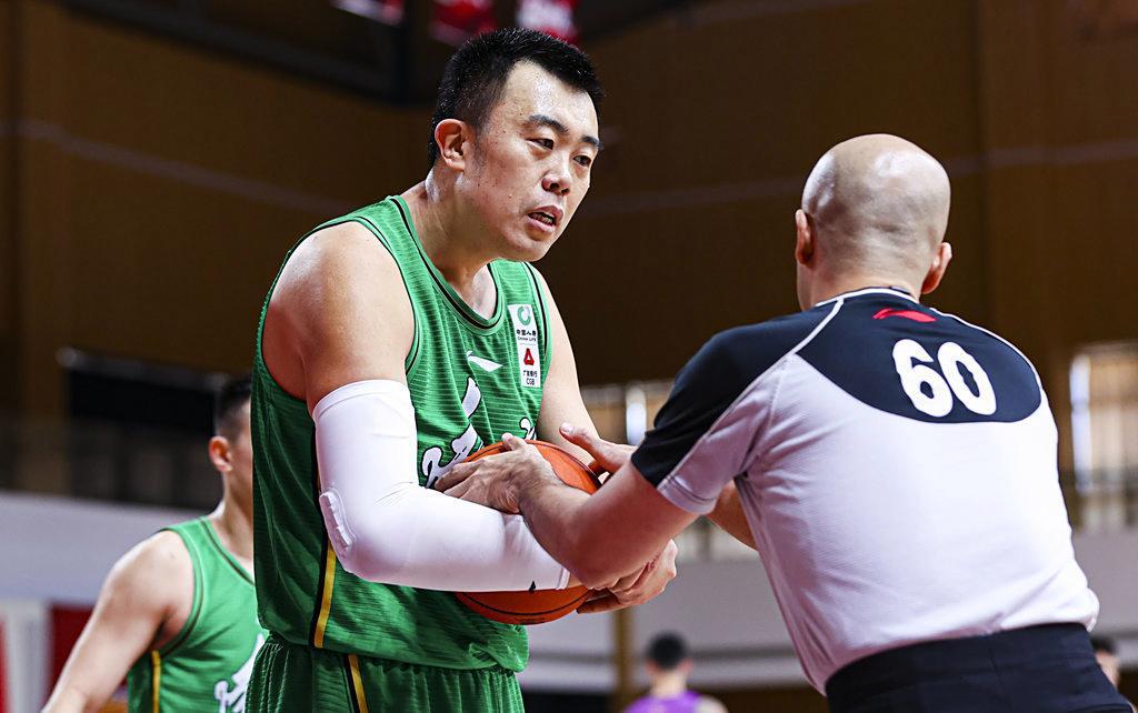 500万彩票网-接班韩德君！新辽篮队长没悬念，不学胡明轩模式，李晓旭只打1年