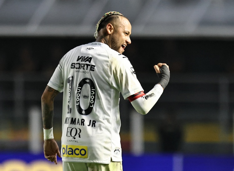 罗马诺：内马尔同意与桑托斯续约一年，协议已经完成