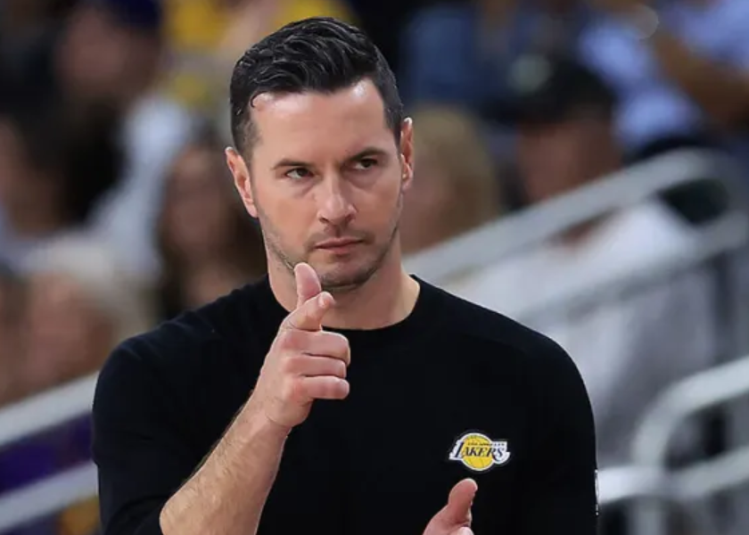 500万网彩票-湖人防守没救了！资源不够，雷迪克无体系支撑，对手疯狂点东契奇