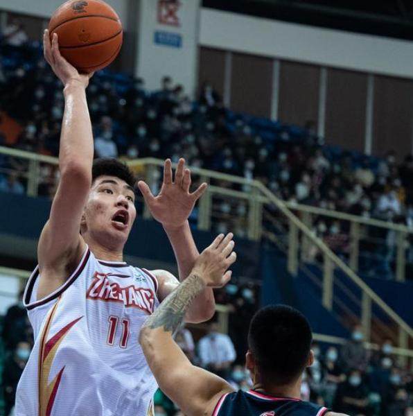 500万网彩票-余嘉豪首秀即有惊艳发挥 2021不愧为CBA新秀大年