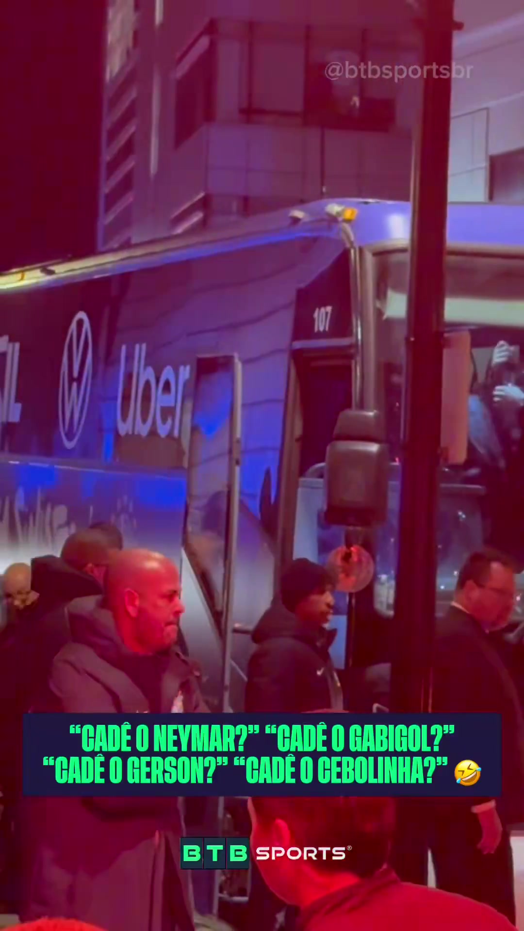 500.com-世界杯带不带？巴西队抵达波士顿，迎接的球迷高喊"内马尔在哪？"